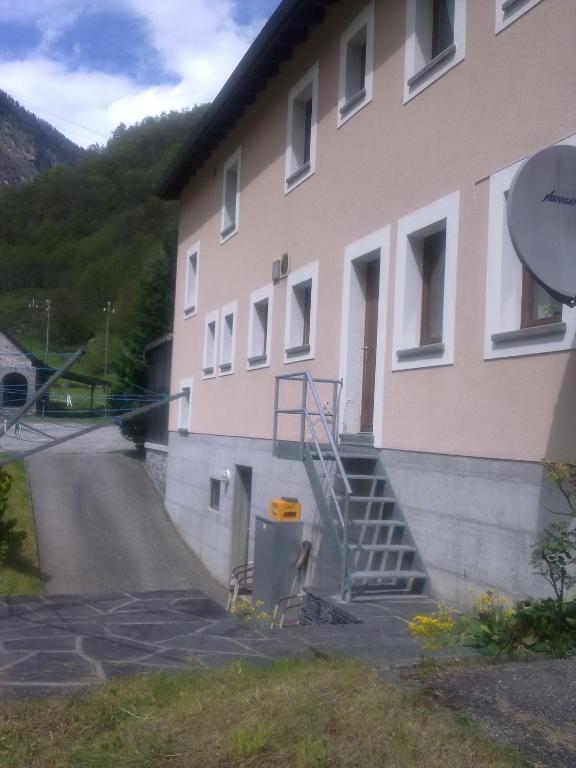 Отель Ristorante Garni Lavizzara Sornico Экстерьер фото